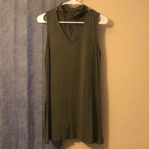 Long green chocker shirt